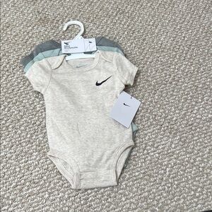 Nike Infant Bodysuit Trio - Cream, Gray, Green 6M NWT